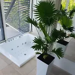 Apartment Pool And Jacuzzi Luxury