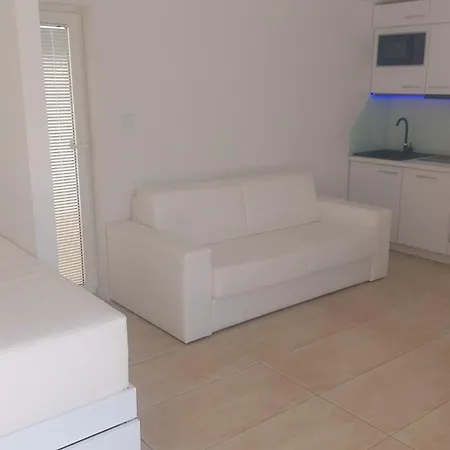 Apartment Jacuzzi And Pool