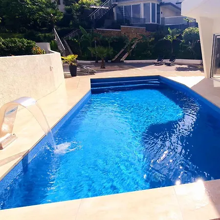 Pool And Jacuzzi Luxury Daire Matulji