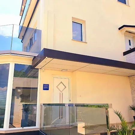 Pool And Jacuzzi Luxury *