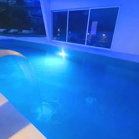 Pool And Jacuzzi Luxury *