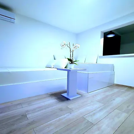 Διαμέρισμα Pool And Jacuzzi Luxury *