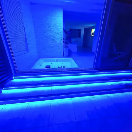 Pool And Jacuzzi Luxury *