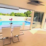 Daire Pool And Jacuzzi Luxury *