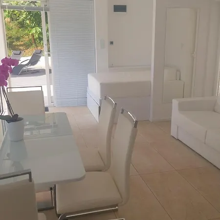 Pool And Jacuzzi Luxury Apartmán *