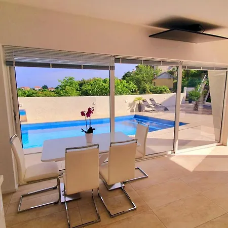 Pool And Jacuzzi Luxury 아파트 *