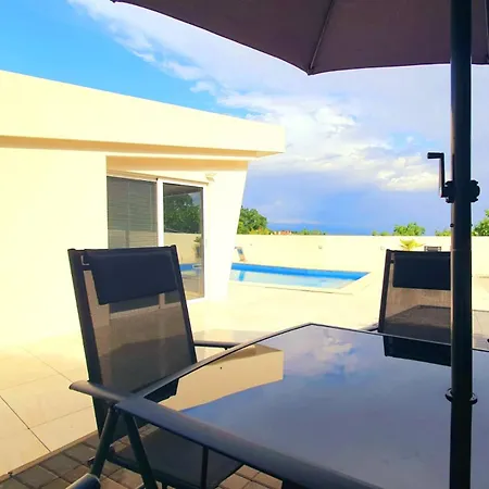 아파트 Pool And Jacuzzi Luxury 마툴지