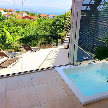 Pool And Jacuzzi Luxury Apartmán