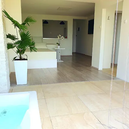 Pool And Jacuzzi Luxury * 마툴지