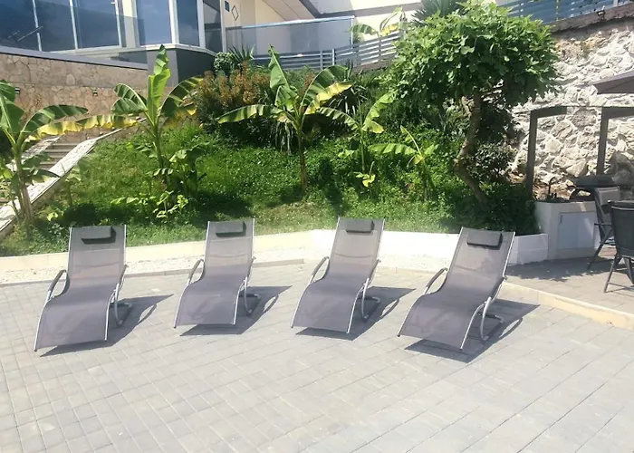Apartment Pool And Jacuzzi Luxury