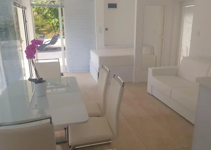 Pool And Jacuzzi Luxury アパート *