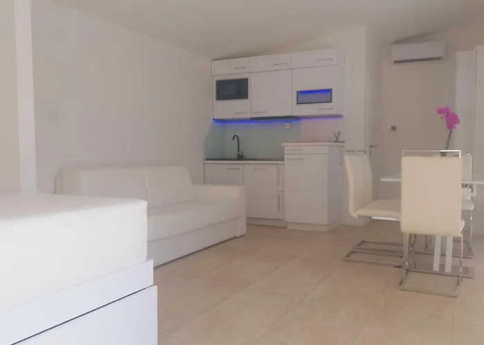 Pool And Jacuzzi Luxury *