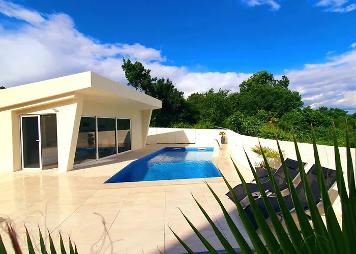 Pool And Jacuzzi Luxury