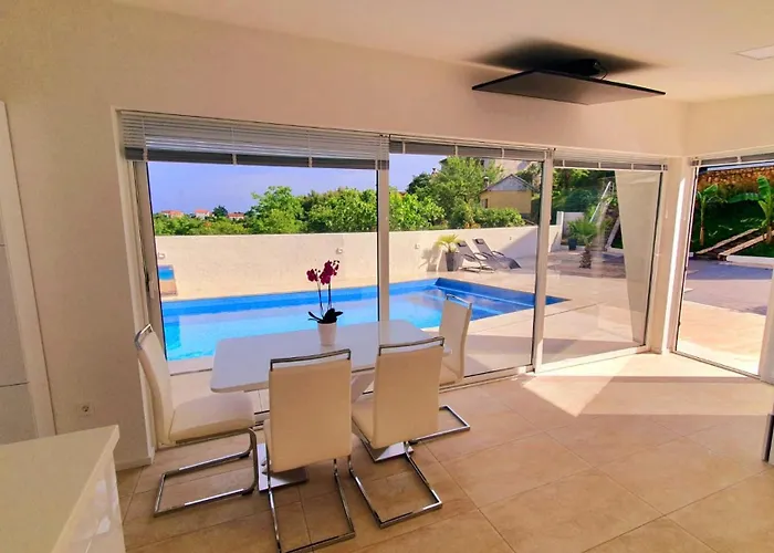 Pool And Jacuzzi Luxury Apartment *