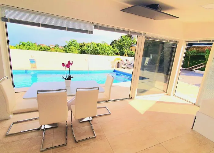 Apartment Pool And Jacuzzi Luxury *