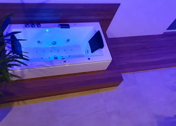 Pool And Jacuzzi Luxury アパート マトゥリ