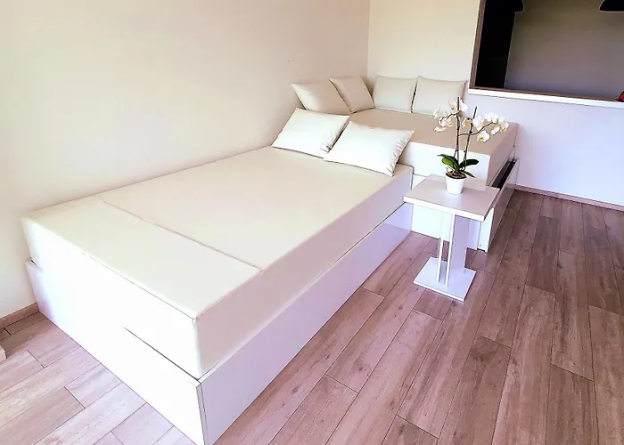 Pool And Jacuzzi Luxury Apartment