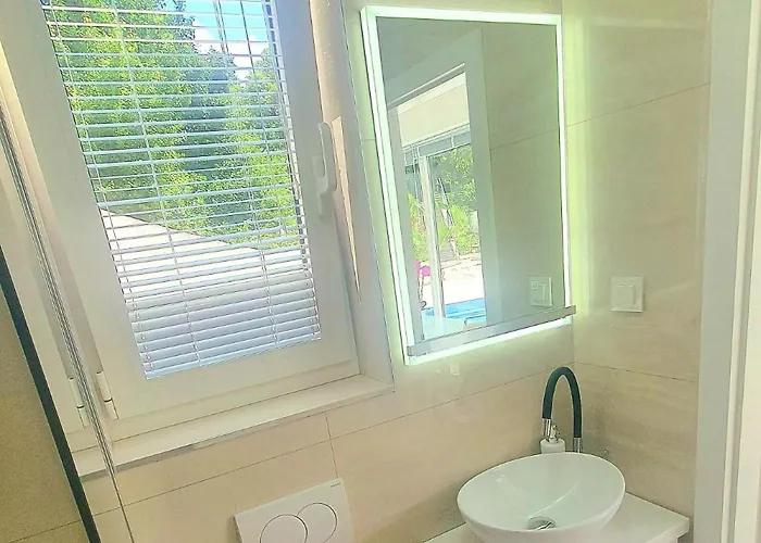 Apartment Pool And Jacuzzi Luxury