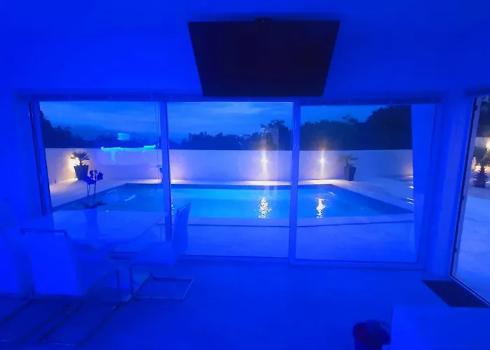 Apartment Pool And Jacuzzi Luxury *