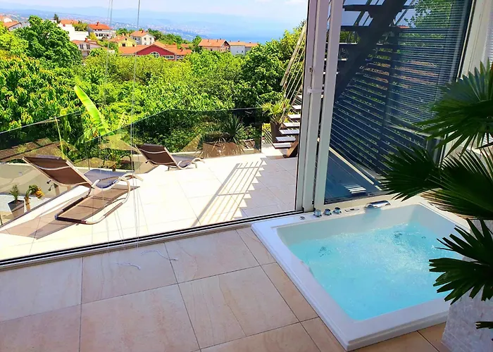 Pool And Jacuzzi Luxury Apartment
