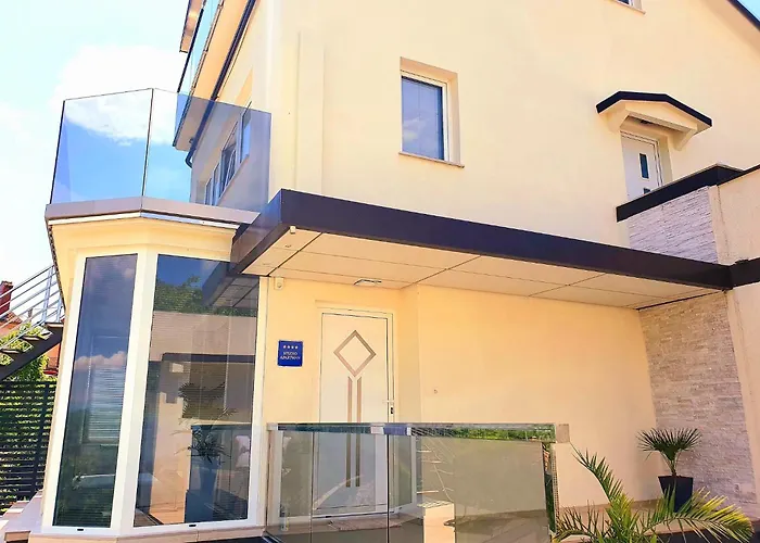 Pool And Jacuzzi Luxury *