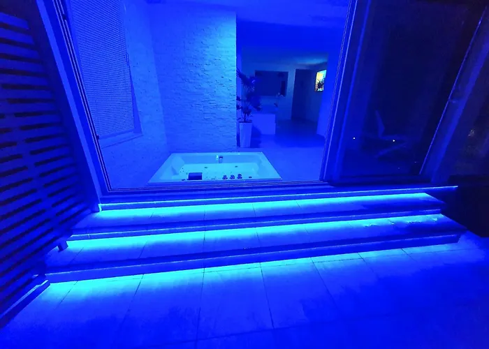 Pool And Jacuzzi Luxury *