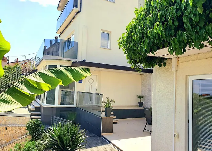 Pool And Jacuzzi Luxury アパート