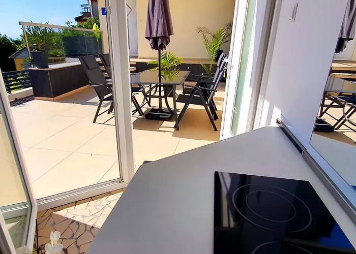 Apartment Pool And Jacuzzi Luxury